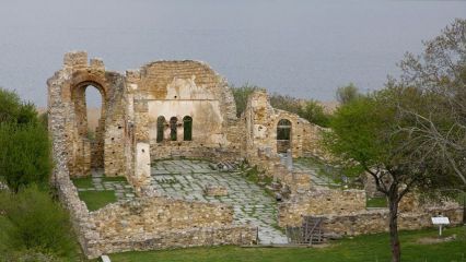 Кастория и Едеса с Остров Свети Ахил