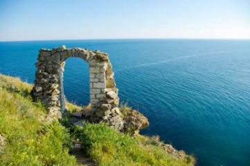 Приказната североизточна България  Балчик, Каварна, Калиакра, Девня, Побити камъни, Теке Ак Язълъ баба, Аладжа манастир