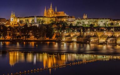Коледа в Прага - със самолет и водач на български език!